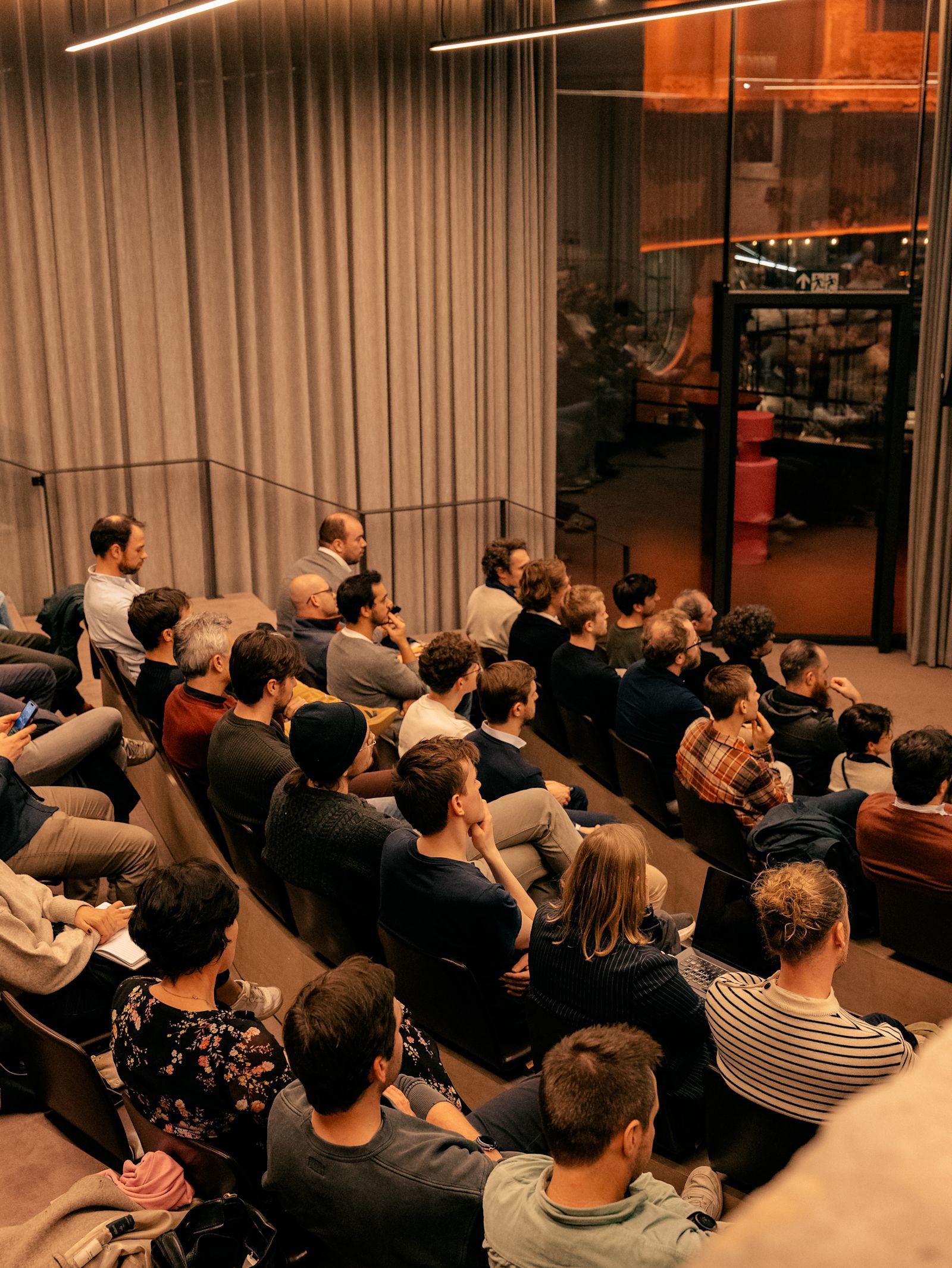 Publiek in het auditorium van Wintercircus Gent